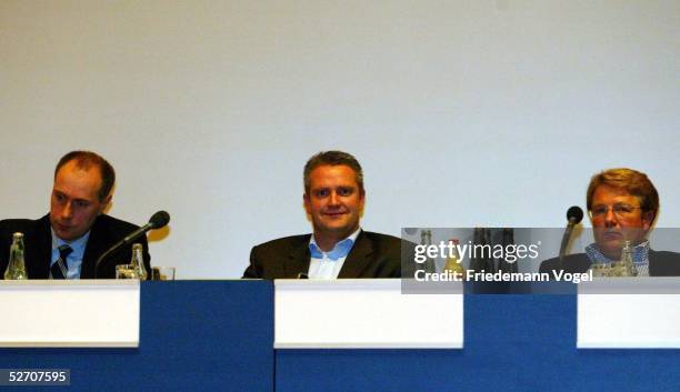 Hamburg; FC ST. PAULI/JAHRESHAUPTVERSAMMLUNG; VIZE-PRAESIDENT Christian POTHE, MANAGER Stephan BEUTEL, PRAESIDENT Reenald KOCH