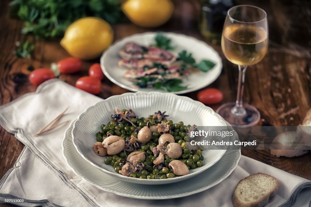 Peas with cuttlefish