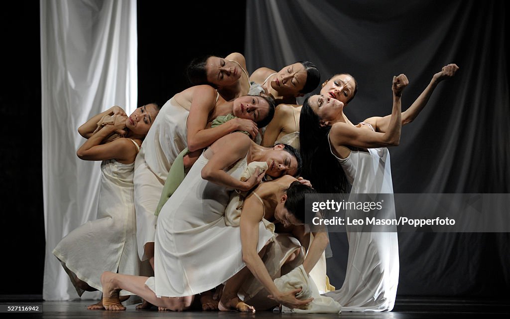 Dance - Gluck's PINA BAUSCH "Iphigenie auf Tauris"