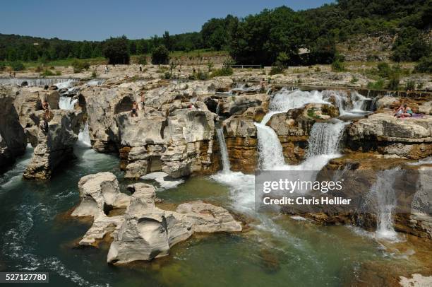 sautdadet waterfall - gard photos et images de collection