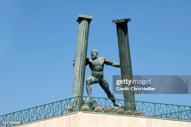 hercules & pillars statue ceuta spain - ceuta stockfoto's en -beelden