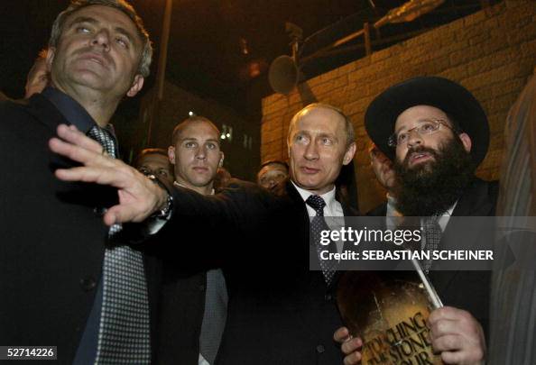 Putin With Rabbis Russian President Vladimir Putin speaks to Rabbi Shmuel Rabinovitz ...