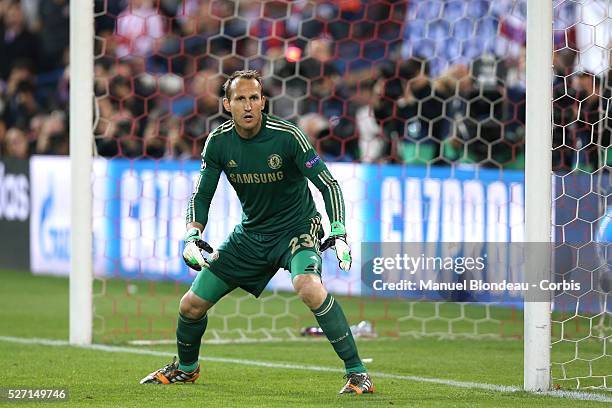 Goalkeeper Mark Schwarzer of Chelsea FC during the UEFA Champions League Semifinal first leg match between Club Atletico de Madrid and Chelsea FC at...