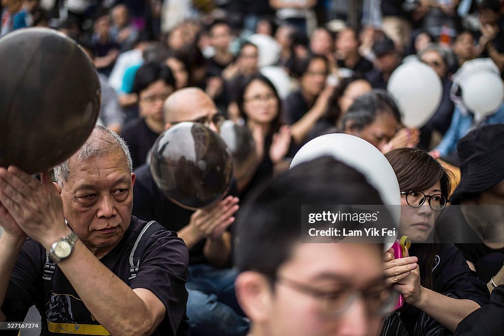 Journalists Protest Against Hong Kong's Daily Paper After Top Editor Sacked