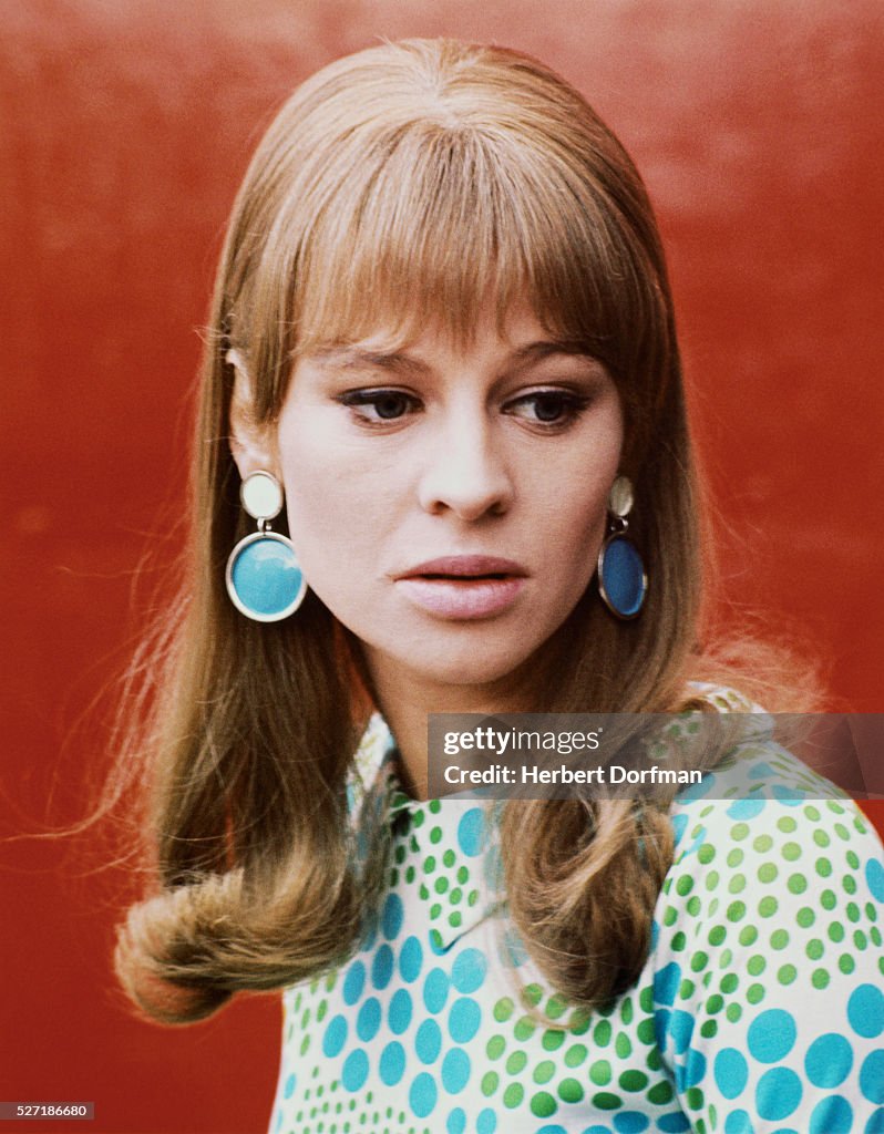 Julie Christie On The Set Of The 1966 Film Fahrenheit 451 News Photo julie-christie-on-the-set-of-the-1966-film-fahrenheit-451-news-photo