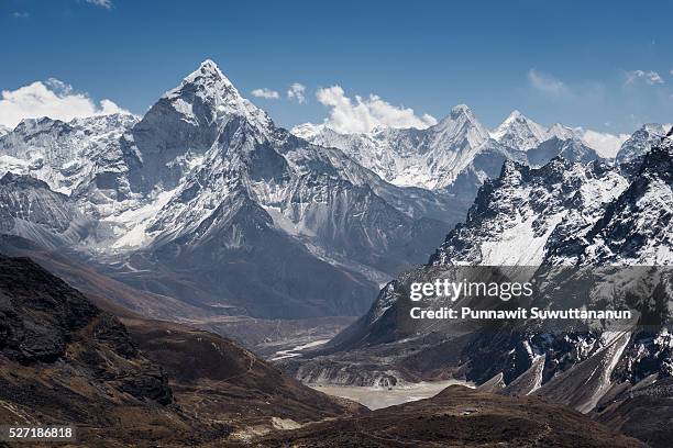 ama dablam mountain view from chola pass, everest region - mt everest base camp stock pictures, royalty-free photos & images