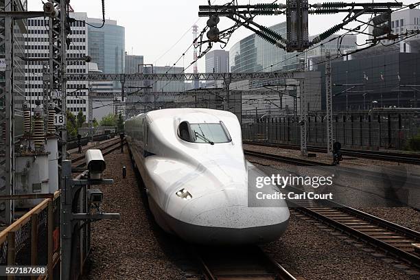 Shinkansen bullet train arrives at Tokyo Train Station on May 02, 2016 in Tokyo, Japan. The Shinkansen is a network of high-speed railway lines in...