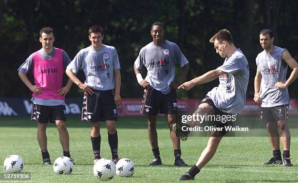 Hamburg; FC ST. PAULI/TRAINING; v.l.n.r.: Catalin RACANEL, Zlatan BAJRAMOVIC, Cory GIBBS, Oliver HELD, Matias CENCI