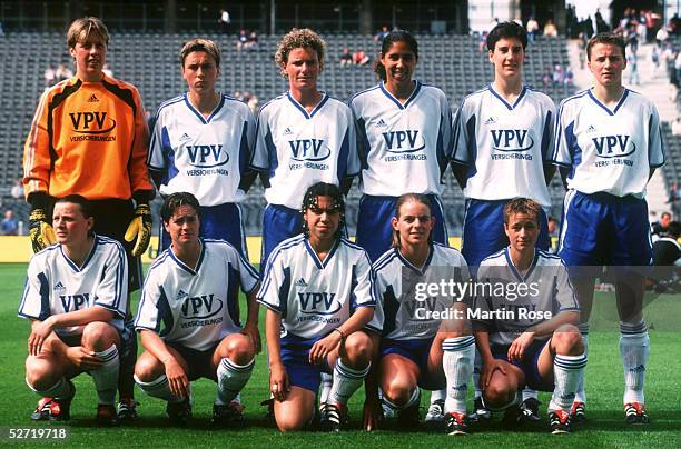 Berlin; 1. FFC FRANKFURT - FLAESHEIM-HILLEN 2:1; TEAM FRANKFURT : Torwart Marleen WISSINK, Sandra MINNERT, Jutta NARDENBACH, Stefanie JONES, Birgit...