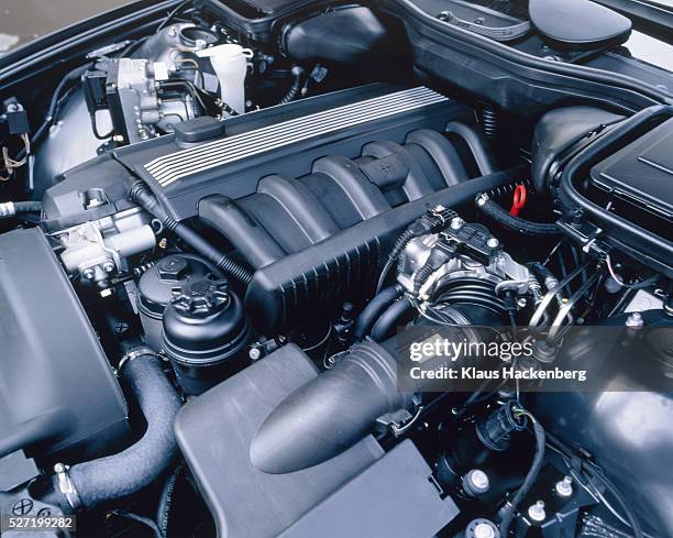 6-cylinder engine - moteur photos et images de collection