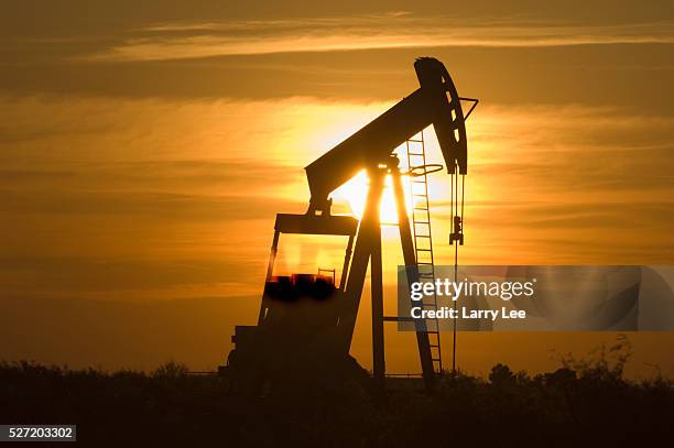 oil drilling rig - drilling rig stock-fotos und bilder