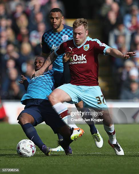 Scott Arfield of Burnley tangles with David Hoilett of QPR during the Sky Bet Championship match between Burnley and Queens Park Rangers at Turf Moor...