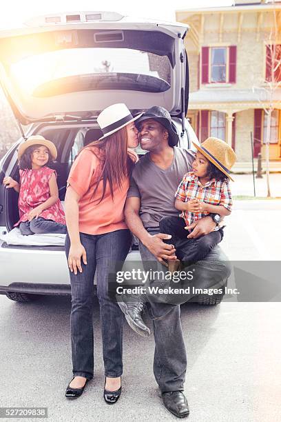 traveling with kids - auto sofa stock pictures, royalty-free photos & images