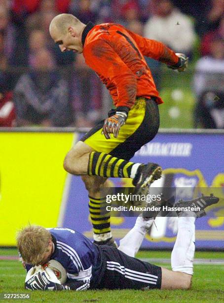 Muenchen; FC BAYERN MUENCHEN - BORUSSIA DORTMUND; Jan KOLLER/DORTMUND, TORWART Oliver KAHN/BAYERN