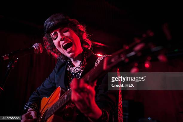 guitarist performing at a nightclub - acoustic guitarist stock pictures, royalty-free photos & images
