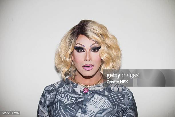 portrait of a drag queen - blond wig stock pictures, royalty-free photos & images