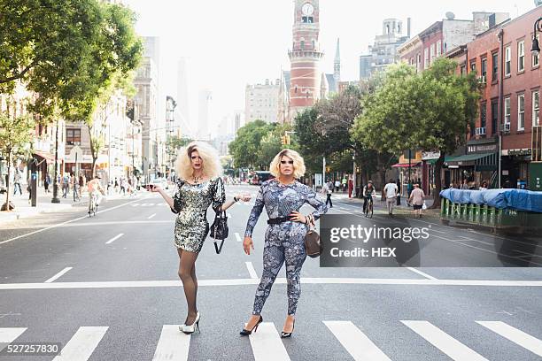 two drag queens standing on a crosswalk - perücke stock-fotos und bilder