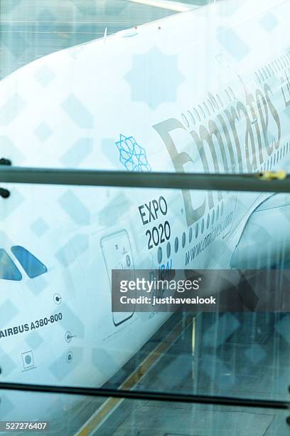 airbus a380 von emirates - emirates airline stock-fotos und bilder