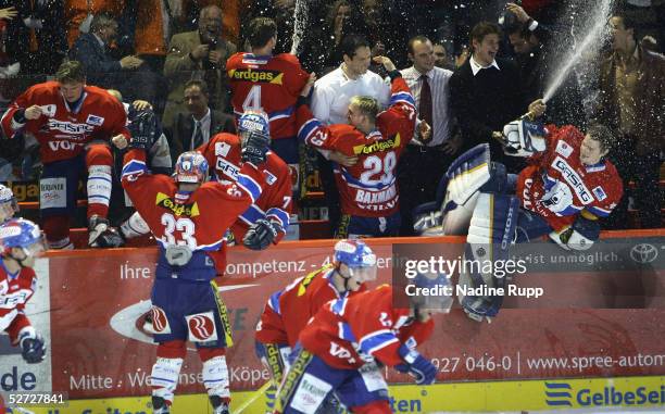 Berlin Players celebrate the german championship 2005 after winning the third DEL Play Off final match between Eisbaeren Berlin and Adler Mannheim at...