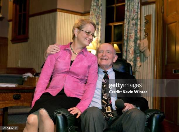 Peter Boyle Wife Photos and Premium High Res Pictures - Getty Images