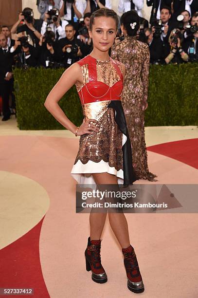 114 Met Gala 2016 Alicia Vikander Photos & High Res Pictures - Getty Images