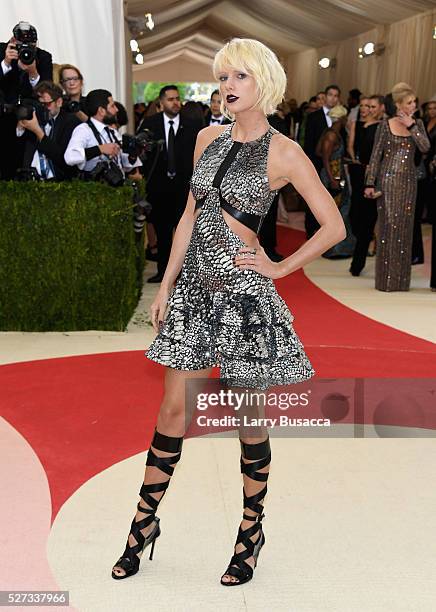 Taylor Swift attends the "Manus x Machina: Fashion In An Age Of Technology" Costume Institute Gala at Metropolitan Museum of Art on May 2, 2016 in...