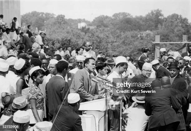 American singer Harry Belafonte addresses the crowds at the Lincoln Memorial during March on Washington for Jobs and Freedom, Washington DC, 28th...