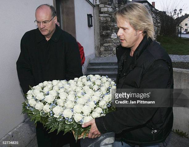 Oliver Schell , the son of actress Maria Schell, carries flowers to his mothers coffin at the Nikolaus church on April 29, 2005 in Preitenegg,...