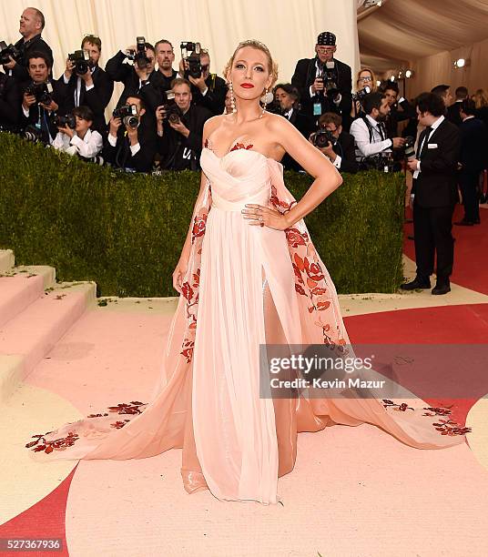 Blake Lively attends "Manus x Machina: Fashion In An Age Of Technology" Costume Institute Gala at Metropolitan Museum of Art on May 2, 2016 in New...