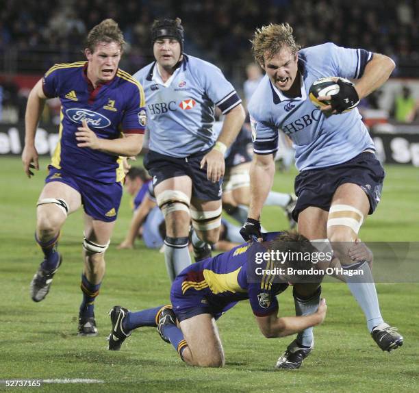 Rocky Elsom of the Waratahs in action during the Super 12 match between the Highlanders and the NSW Waratahs at Carisbrook Stadium on April 30, 2005...