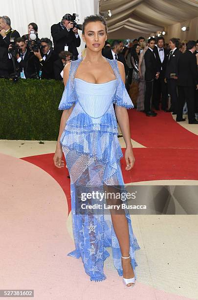 Irina Shayk attends the "Manus x Machina: Fashion In An Age Of Technology" Costume Institute Gala at Metropolitan Museum of Art on May 2, 2016 in New...