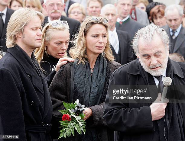 Maria Schell's son Oliver Schell, left, her brother Maximilian Schell, right, her daughter Marie Theres Kroetz-Relin, second right, and her sister in...