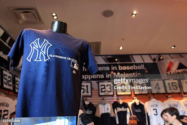 Yankees Store New York Yankees Store Photos and Premium High Res Pictures - Getty Images