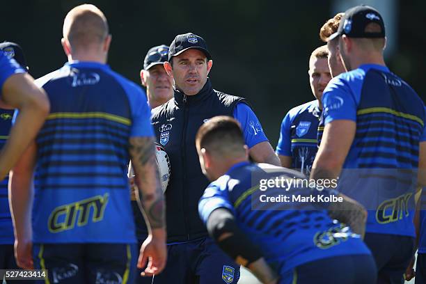 City coach Brad Fittler speaks to his players during a City NSW Origin training session at Leichhardt Oval on May 3, 2016 in Sydney, Australia.