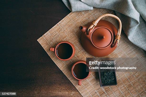 chinese tea ceremony. - dried tea leaves ストックフォトと画像