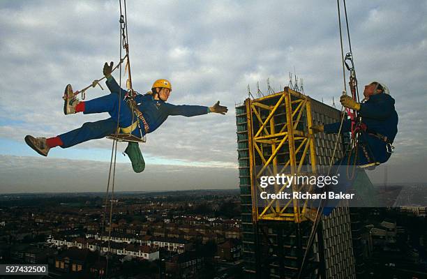 Scaffold Guys Ropes Rope Scaffolding Photos and Premium High Res Pictures - Getty Images