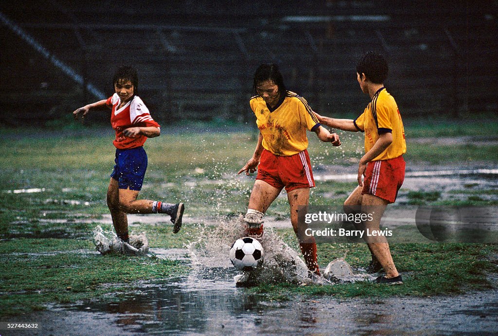 Vietnam - Cam Pha - Girls playing football