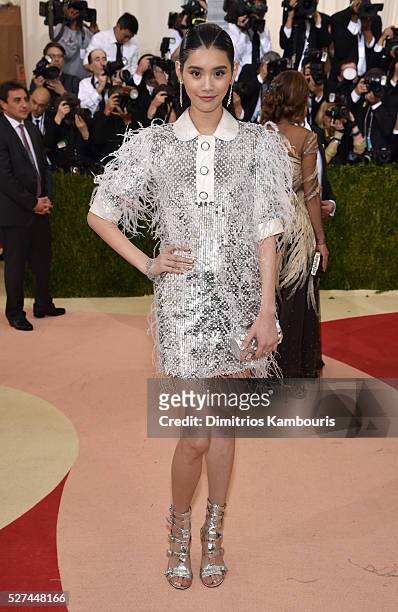 Model Ming Xi attends the "Manus x Machina: Fashion In An Age Of Technology" Costume Institute Gala at Metropolitan Museum of Art on May 2, 2016 in...
