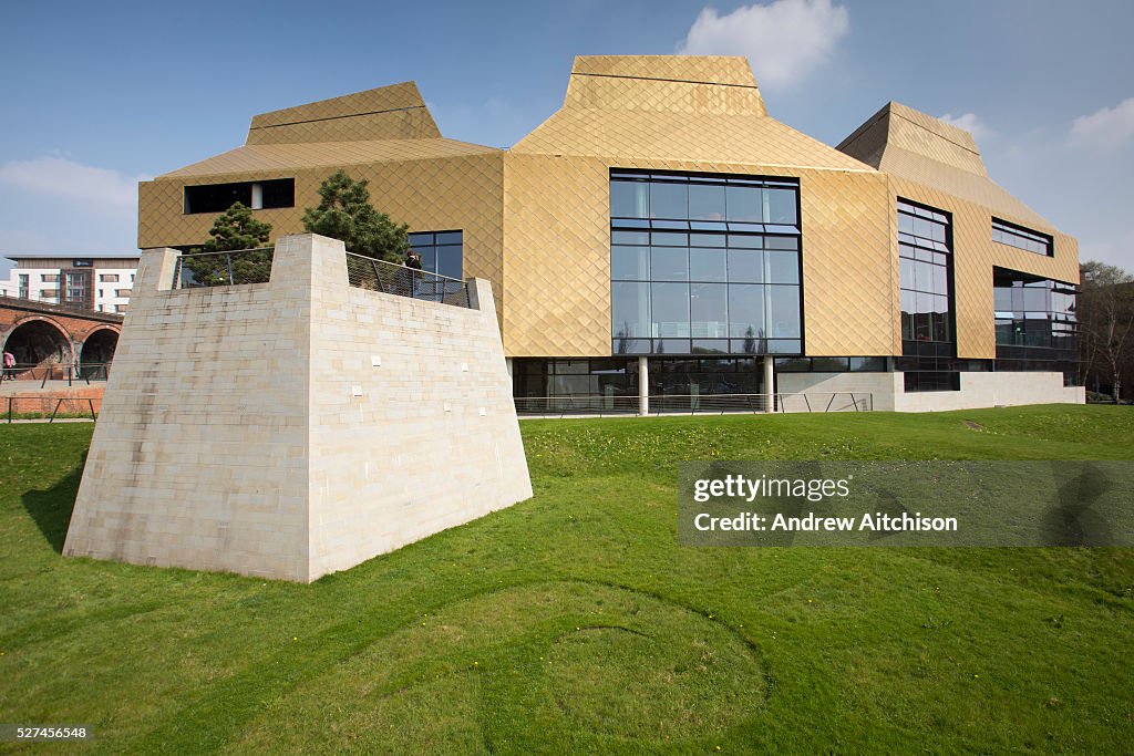 Hive Library The Hive in Worcester UK. The first fully integrated university and ...