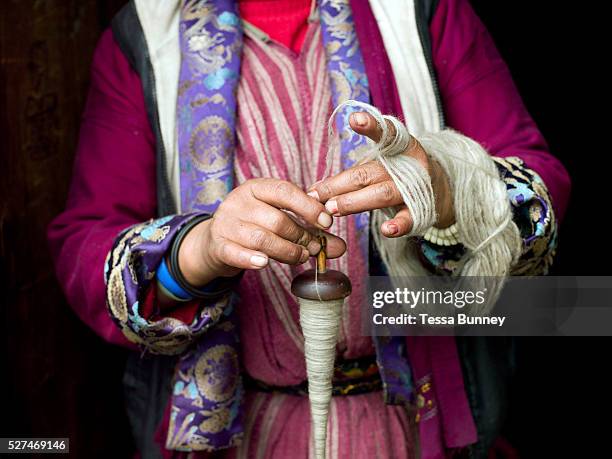 Woman Using Drop Spindle 65 Drop Spindle Stock Photos, High-Res Pictures, and Images - Getty Images