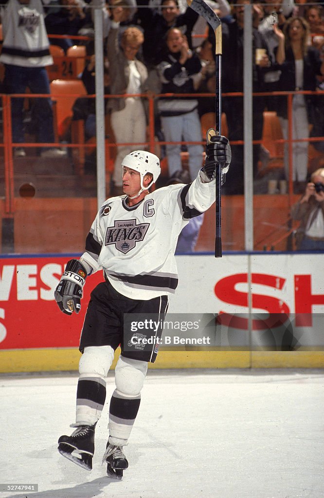 Wayne Gretzky Celebrates On Ice