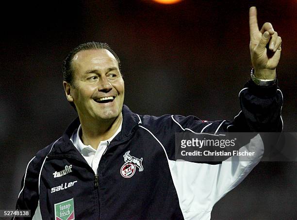 Headcoach Huub Stevens of Cologne gestures during the Second Bundesliga match between Erzgebirge Aue and 1.FC Cologne on May 02, 2005 in Aue, Germany.