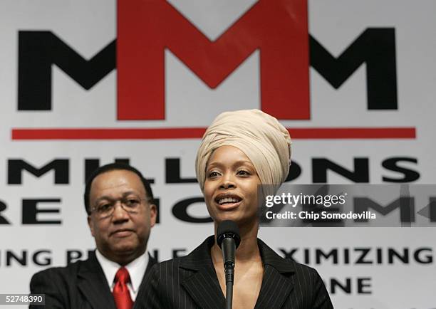 Singer Erykah Badu attends a news conference to discuss the 10th anniversary of the Million Man March May 2, 2005 at the National Press Club in...