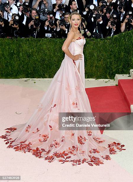 Blake Lively attends the "Manus x Machina: Fashion In An Age Of Technology" Costume Institute Gala at Metropolitan Museum of Art on May 2, 2016 in...