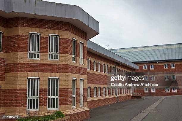 The exterior of H wing at YOI Aylesbury. Buckinghamshire, United Kingdom. HMYOI / HM Prison Aylesbury is a prison is operated by Her Majesty's Prison...