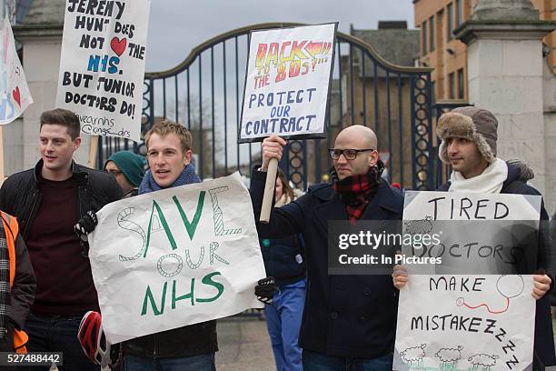 London, 12th January 2016: National Health Service Junior Doctors under the banner of the British Medical Association man a picket line outside Kings...