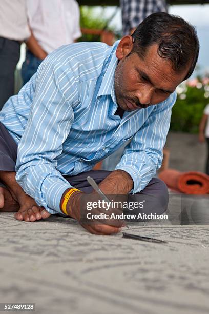 Pull A Rug Pulling Rug Photos and Premium High Res Pictures - Getty Images