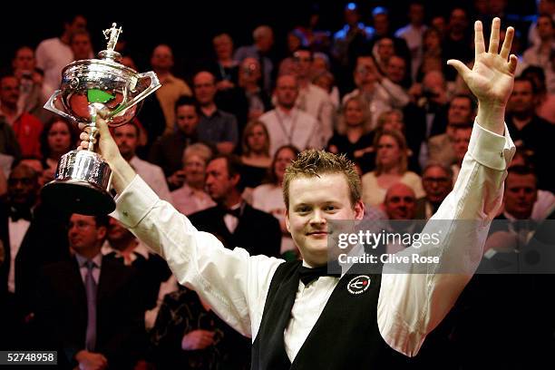Shaun Murphy holds the trophy after winning the Embassy World Snooker Final against Matthew Stevens at the Crucible Theatre on May 2, 2005 in...
