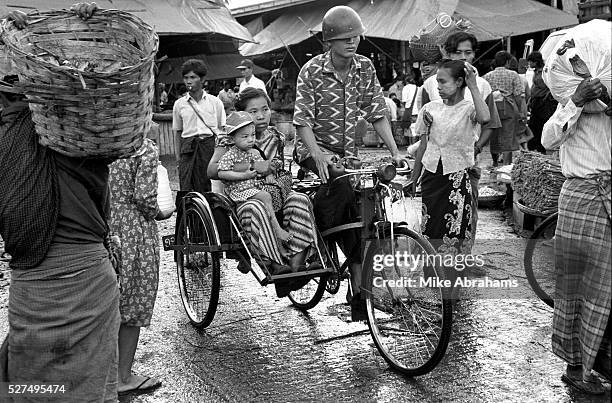 Family On Rickshaw Photos and Premium High Res Pictures - Getty Images