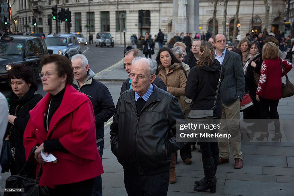 Uk Queue People queueing for outside Saint Martin in the Fields for a... News ...